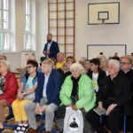 Uderzył policjanta pięścią w twarz