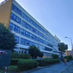 Bieżnia przy SP11, toalety i szatnie w I LO i zadaszenie trybuny w Dalewie