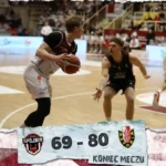 Mur runął na cmentarzu w Kluczewie, są szkody