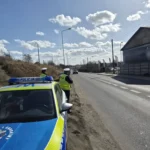 Paliło się na balkonie sąsiadki. Pomógł policjant