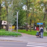 Golf wjechał w sklep, a potem w blok mieszkalny
