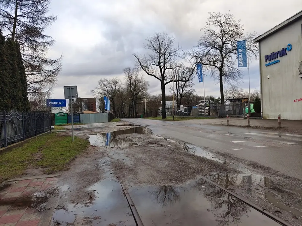 Ul. Główna czeka na remont, powiat wystąpił do wojewody